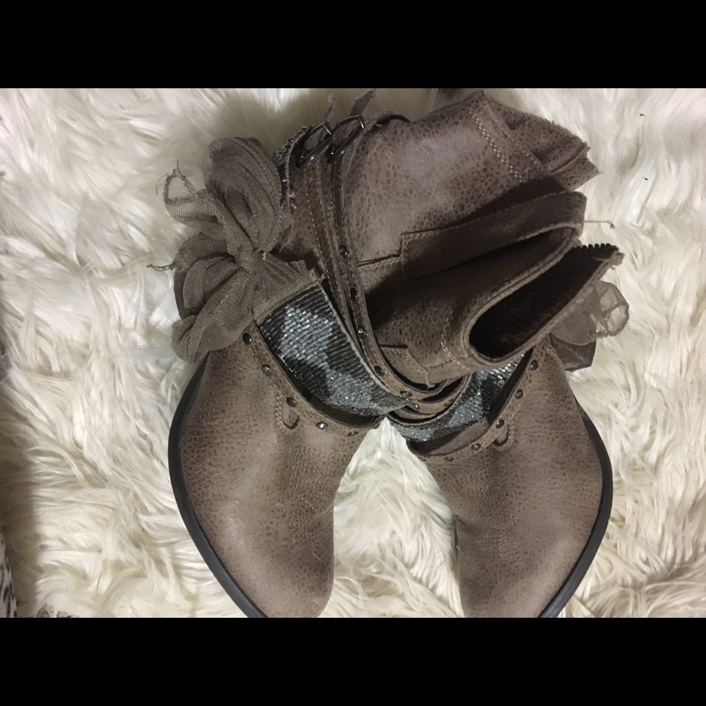 ❗️Sold❗️Beaded booties! - Picture 2 of 5